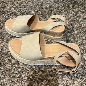 Beige size 8 sandals